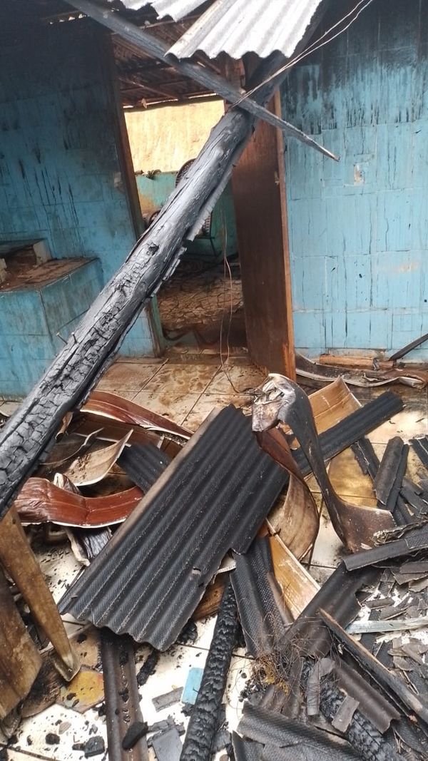 Incêndio destroi casa no interior de Santa Maria de Jetibá  por Leitor| A Gazeta 