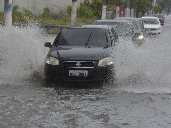 Chuva deixa ruas alagadas em Vila Velha por Ricardo Medeiros