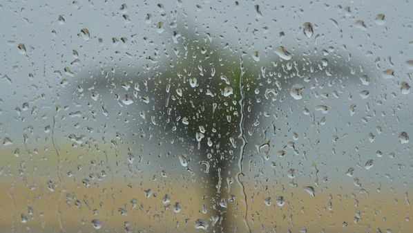 Avisos amarelo e laranja indicam risco de chuva forte, ventos de até 100 km/h e possibilidade de alagamentos
