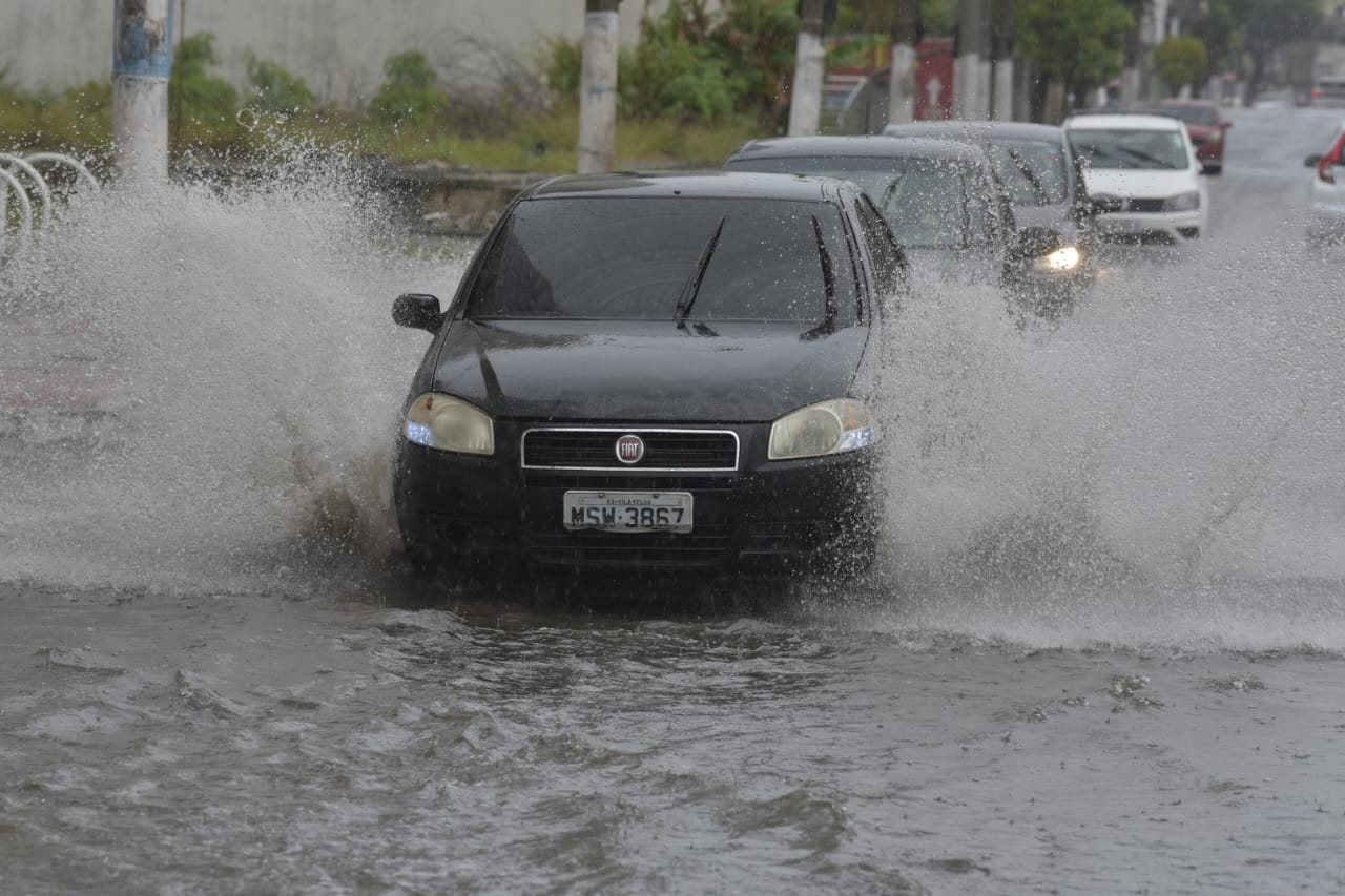 A Gazeta | Chuva Forte Deixa Ruas Alagadas E Causa Transtornos No ES