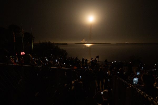 Megafoguete Artemis I da NASA lança Orion para a Lua por NASA/Keegan Barber