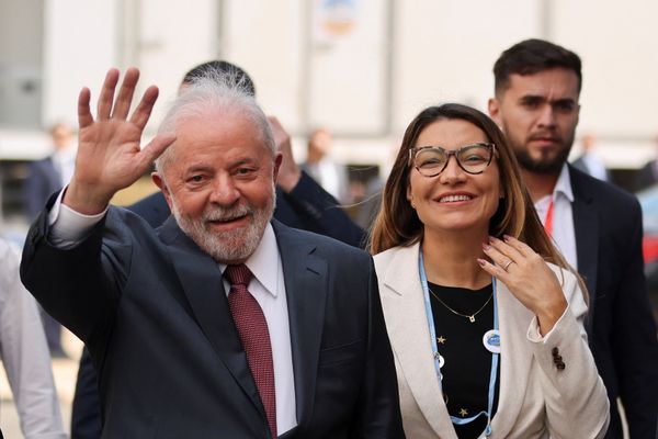 O presidente eleito Luiz Inácio Lula da Silva (PT), ao ladod a esposa janja, na na COP27, conferência do clima da ONU, no Egito 