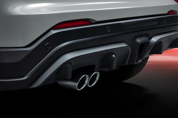 Escapamento com ponteira dupla cromada de 3 polegadas  por Fiat/Divulgação