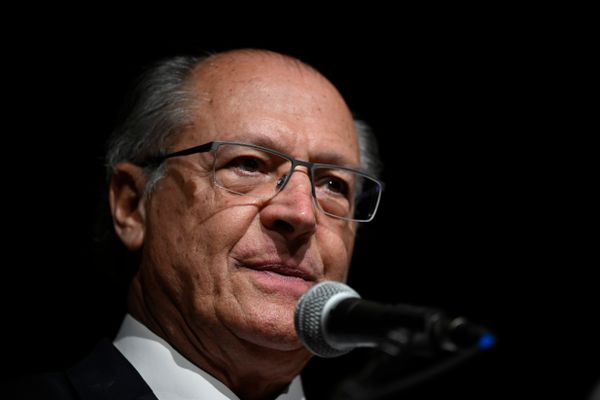 Geraldo Alckmin, vice-presidente eleito do Brasil, fala durante uma coletiva de imprensa para anunciar os nomes da equipe de transição do governo em Brasília, 10 de novembro de 2022.
