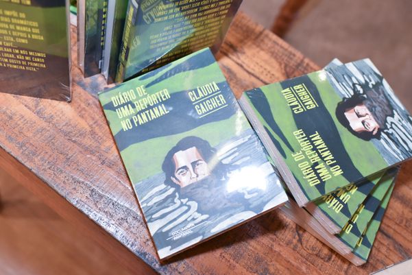 Lançamento do livro de Claudia Gaigher no Shopping Vitória