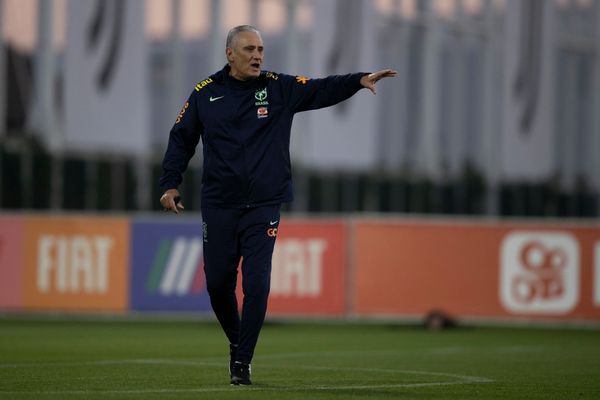 Tite durante treino da Seleção Brasileira, em Turim, na Itália
