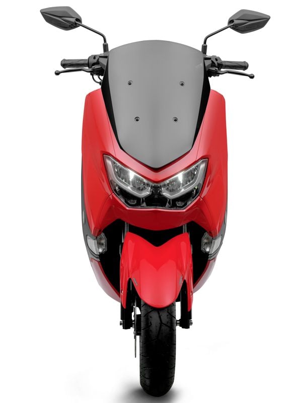 A NMax vem equipada com indicadores de direção e piscas-alerta por Yamaha/Divulgação