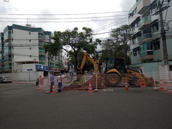 Obras na Rua da Lama começam e interditam acesso à avenida  por Leitor A Gazeta