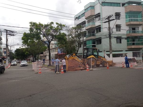 Obras na Rua da Lama começam e interditam acesso à avenida  por Leitor A Gazeta