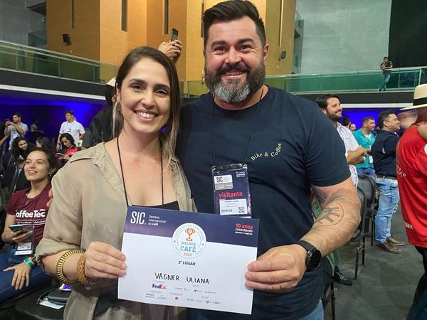 Produtores do Sítio Uliana, vencedora da Semana Internacional do Café