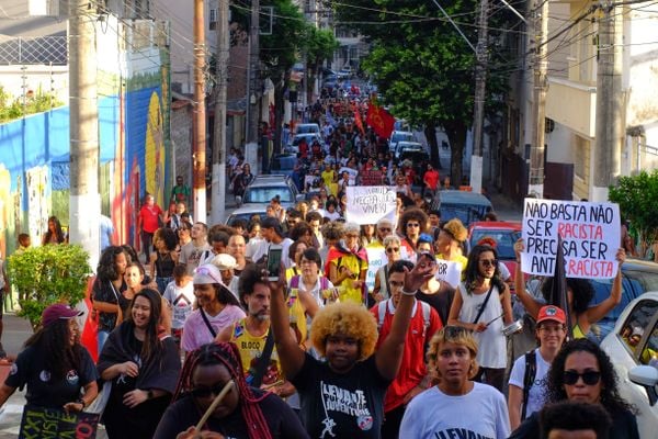 Marcha contra o extermínio da juventude negra nas ruas do Centro de Vitória por Fernando Madeira