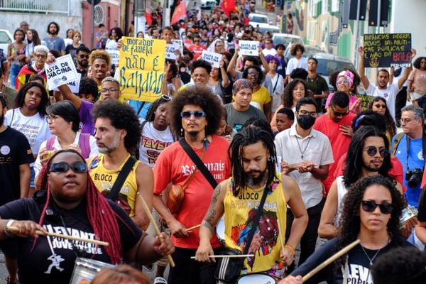 Marcha contra o extermínio da juventude negra nas ruas do Centro de Vitória por Fernando Madeira