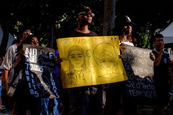 Marcha contra o extermínio da juventude negra nas ruas do Centro de Vitória por Fernando Madeira