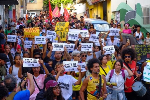 Marcha contra o extermínio da juventude negra nas ruas do Centro de Vitória por Fernando Madeira