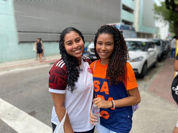 Milena e Eduarda tem 17 anos e vieram de Santa Marta fazer o Enem  no Colégio Estadual, em Vitória