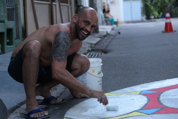 Vizinhos pintam as ruas de Solon Borges, em Vitória por Beatriz Heleodoro