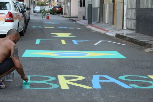 Vizinhos pintam as ruas de Solon Borges, em Vitória por Beatriz Heleodoro