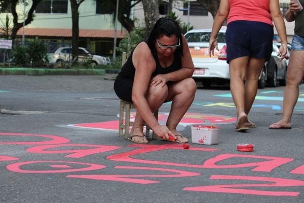 Vizinhos pintam as ruas de Solon Borges, em Vitória por Beatriz Heleodoro
