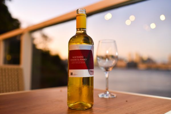 Degustação de vinho na palestra de Rodrigo Mazzei