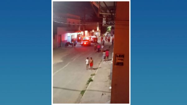 Um adolescente de 15 anos morreu no local e outra vítima, de 22 anos, chegou a ser socorrida mas não resistiu aos ferimentos; caso foi registrado neste domingo (20)