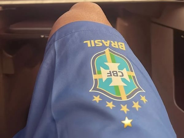 Neymar, atacante da Seleção Brasileira, posta montagem