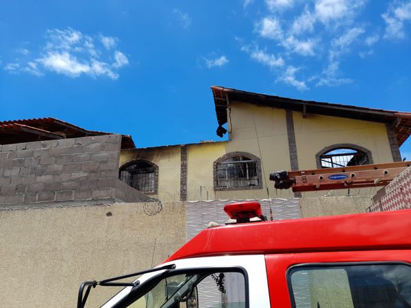 Incêndio atinge clínica de recuperação em Itapemirim por Defesa Civil de Itapemirim 