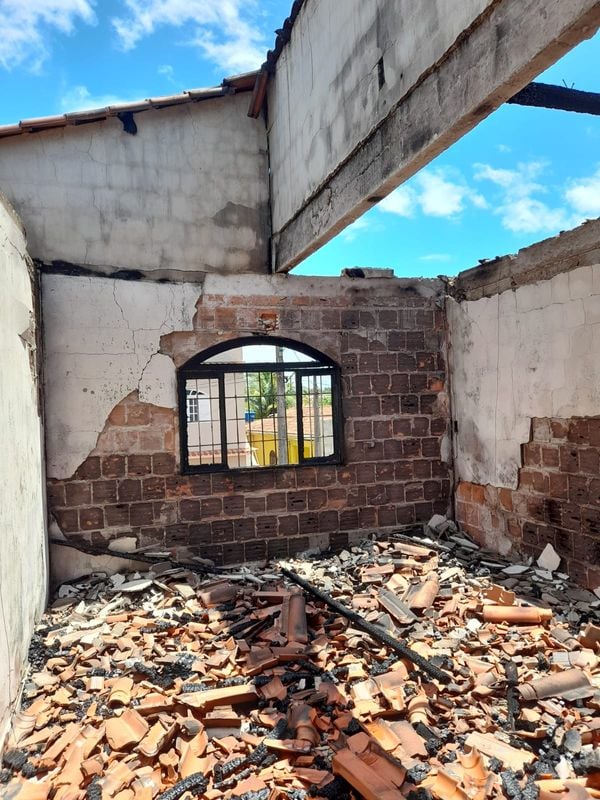 Incêndio atinge clínica de recuperação em Itapemirim por Defesa Civil de Itapemirim 