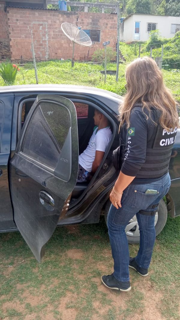 A polícia prendeu quatro pessoas durante a Operação Sicut, em Cachoeiro por Polícia Civil