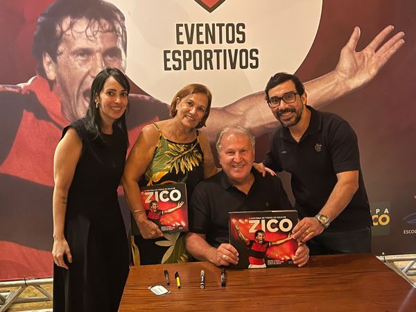 Karina Machado e Danilo Simões com a mãe e Zico