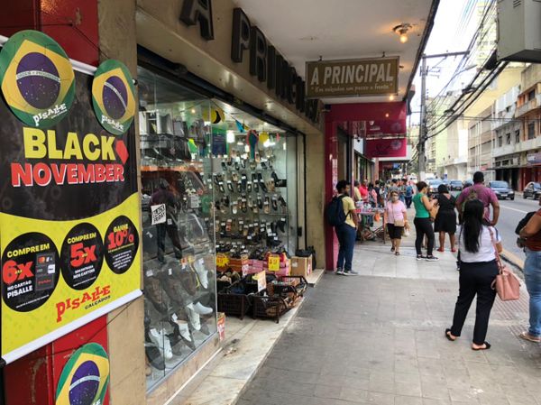 Lojas no Centro de Vitória já começaram a apostar nos descontos