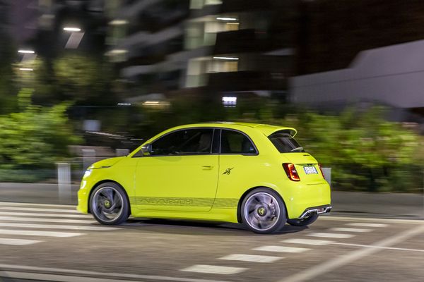 Guia do Automóvel  A Abarth torna-se elétrica mas com o mesmo som