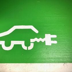 Programada para 2035, a obsolescência do motor de combustão interna foi objeto nos últimos meses de intenso lobby de montadoras e governos, notadamente o da Alemanha; especialistas, veem risco para as empresas do país