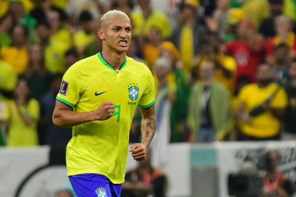 Capixaba Richarlison marcou dois gols no jogo contra a Sérvia