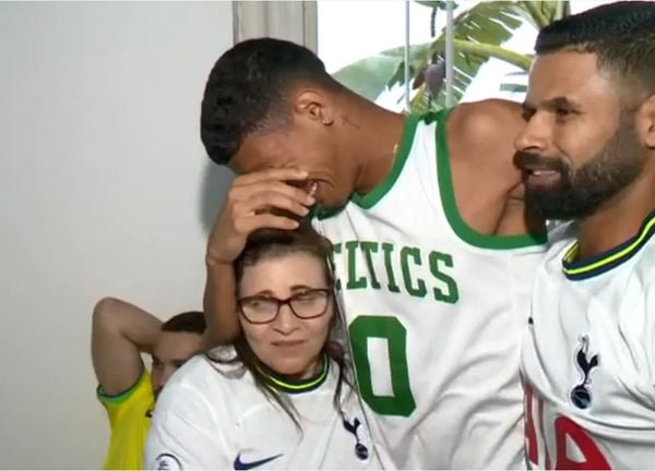 O irmão Rian Pereira de Andrade e a tia Vanderleia de Andrade