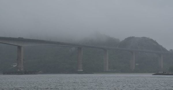 Segundo o Inmet, a previsão é de chuva entre 20 e 30 mm/h ou até 50 mm/dia, ventos de 40 a 60 km/h, queda de granizo e baixo risco de corte de energia, danos e alagamentos.