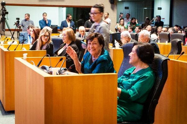 A entrega da Comenda de Mérito Legislativo Gedelti Victalino Teixeira Gueiros foi marcada por um sentimento de gratidão e momentos de emoção por Maranata/Divulgação