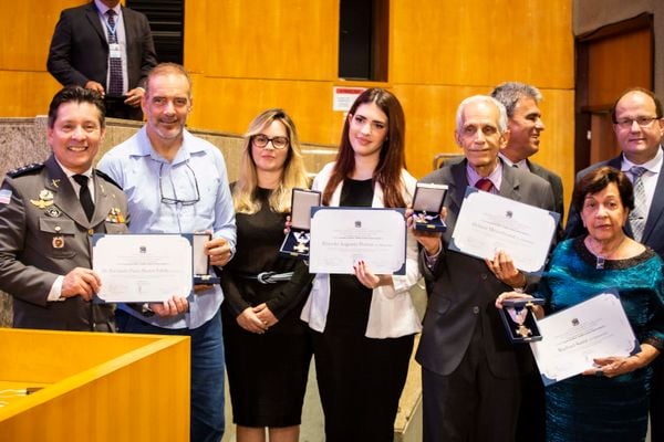 A entrega da Comenda de Mérito Legislativo Gedelti Victalino Teixeira Gueiros foi marcada por um sentimento de gratidão e momentos de emoção por Maranata/Divulgação