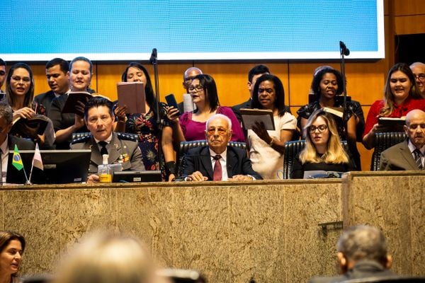 A entrega da Comenda de Mérito Legislativo Gedelti Victalino Teixeira Gueiros foi marcada por um sentimento de gratidão e momentos de emoção por Maranata/Divulgação