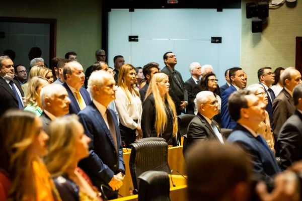 A entrega da Comenda de Mérito Legislativo Gedelti Victalino Teixeira Gueiros foi marcada por um sentimento de gratidão e momentos de emoção por Maranata/Divulgação