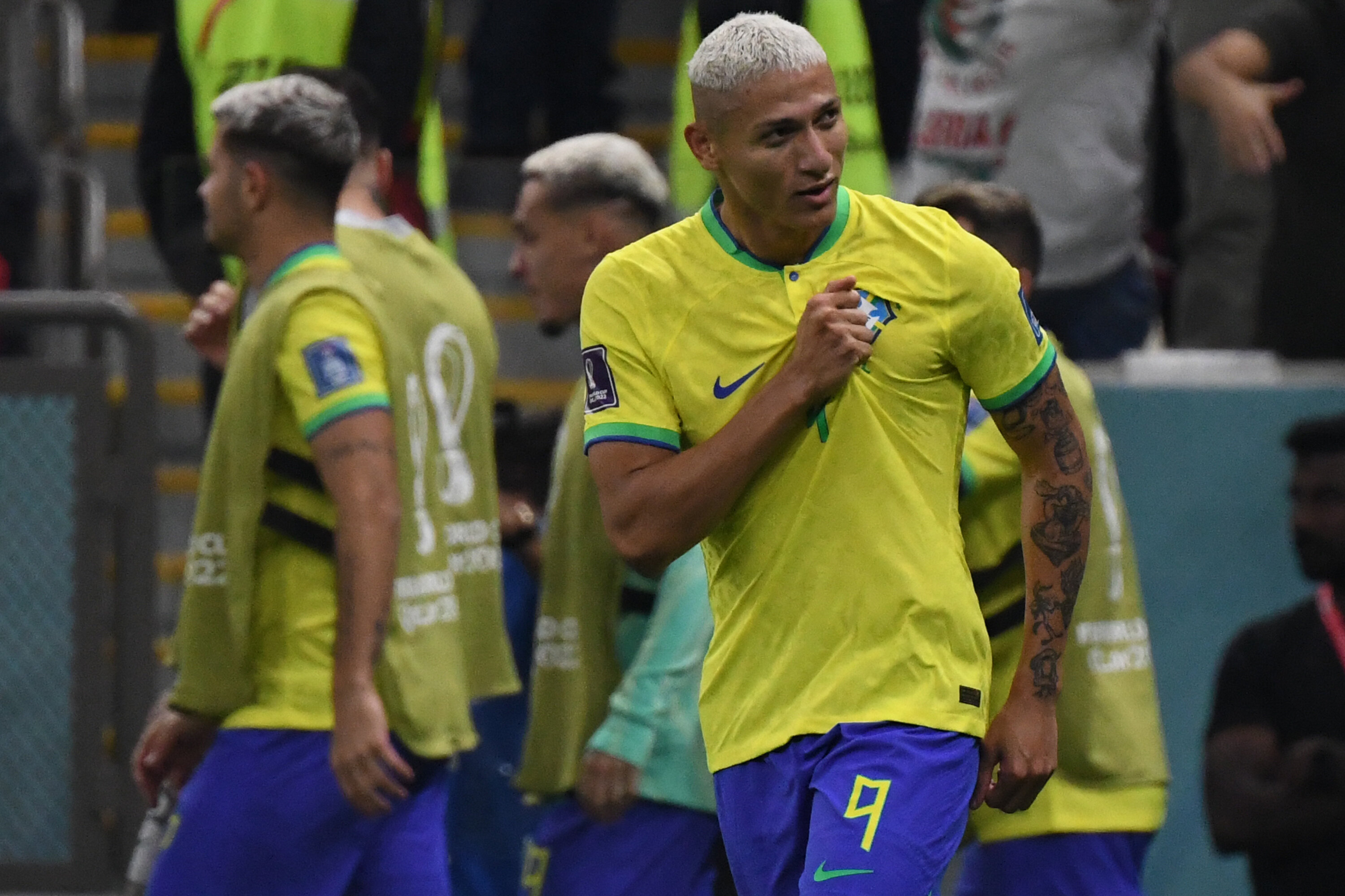 Seleção estreia no Catar com pé direito e golaço de Richarlison