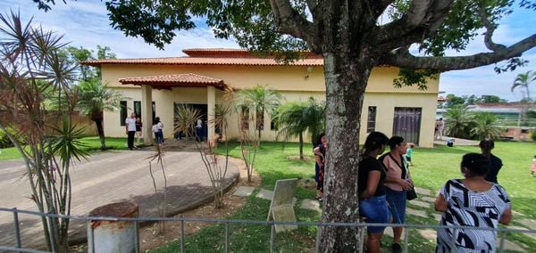 Ataques em Aracruz: velório da professora da Escola Estadual Primo Bitti, Maria da Penha Pereira de Melo Banhos por Malu Silper