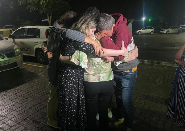 Familiares de Selena, menina morta em ataque em Aracruz 