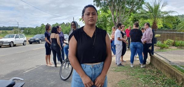 Jéssica dos Santos Conceição Perini, professora de biologia da Escola Estadual Primo Bitti estava na sala dos professores na  hora do ataque. Foi atingida de raspão na cabeça por Malu Silper