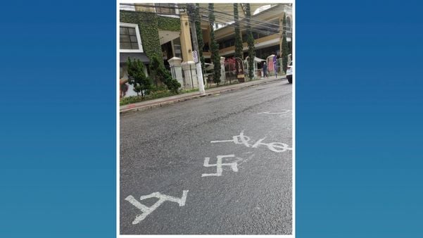 Pichação com símbolo nazista em rua na Praia da Costa