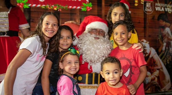 Caravana de Natal com Papai Noel circula por Vila Velha