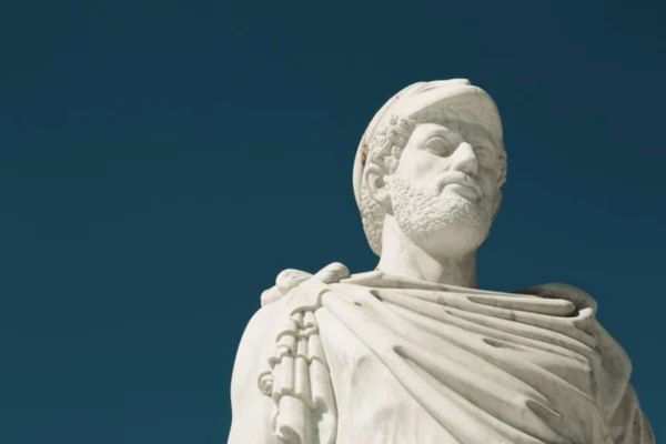 Estátua de Péricles, general de Atenas, na Grécia