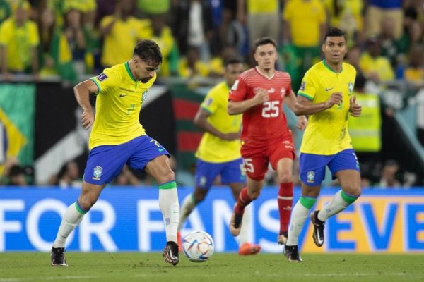 Lucas Paquetá durante jogo entre Brasil e Suíça