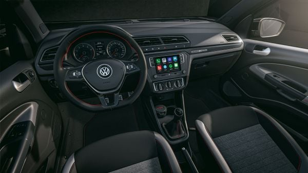 No console central, o sistema multimídia tem conexão Android Auto e Apple CarPlay por Volkswagen/Divulgação