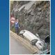 Imagem - Carro sai de pista, capota e cai em canaleta da BR 262 em Brejetuba