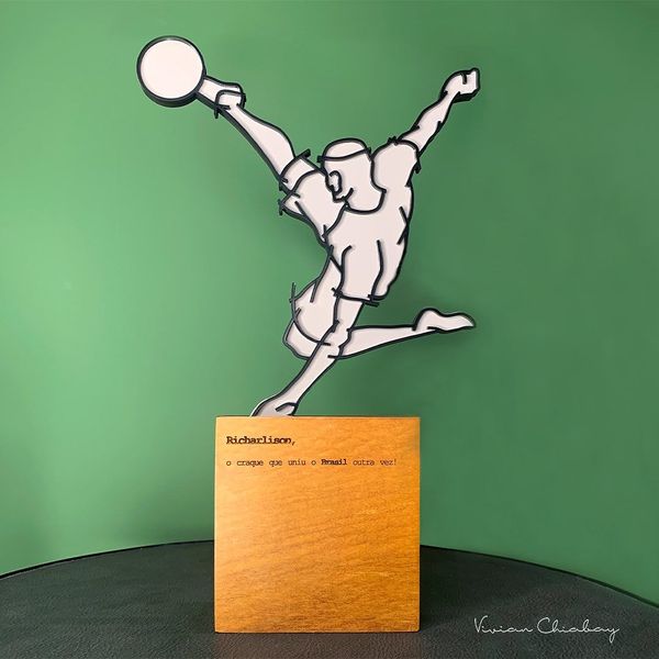 .Artista do ES Vivian Chiabay cria escultura com o gol de placa de Richarlison na Copa 2022